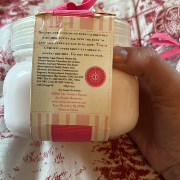 Lotion and candle bundle - Picture 2 of 9